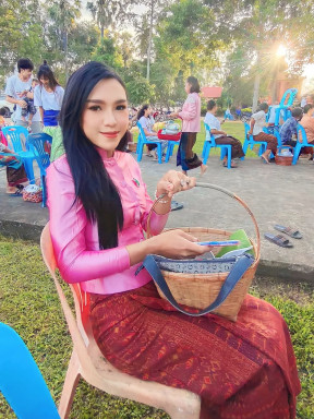 Thai girl for dating