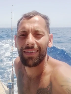 English men looking for love